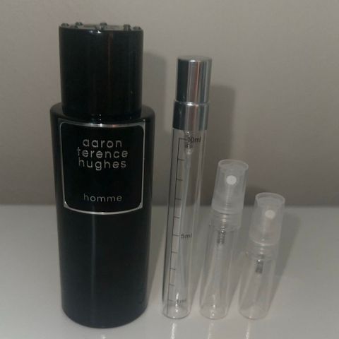 Aaron Terence Hughes Homme parfymeprøver/dekanter