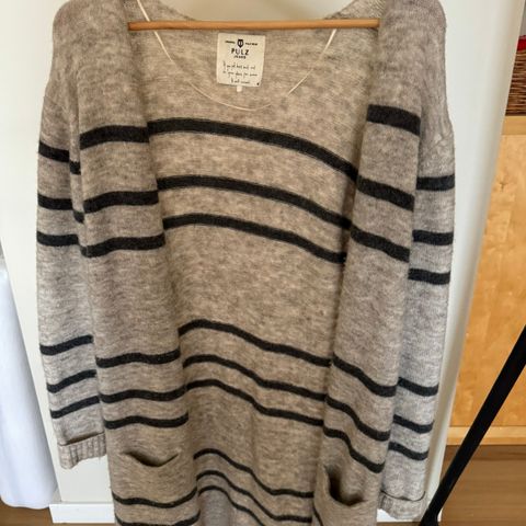 Flott cardigan fra Pulz str S selges - Kr 150