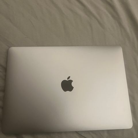 Lite brukt 13-tommers MacBook Air – sølv