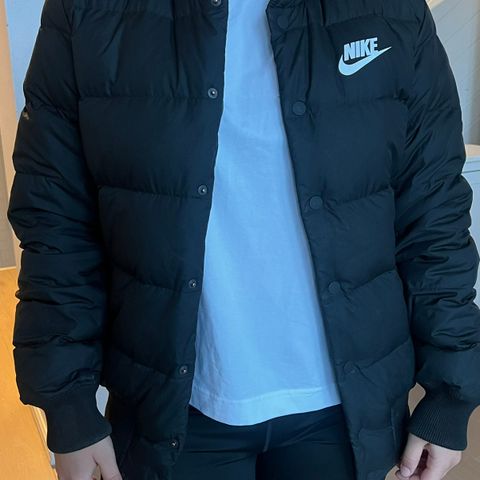 Nike boblejakke str S kr 599,-