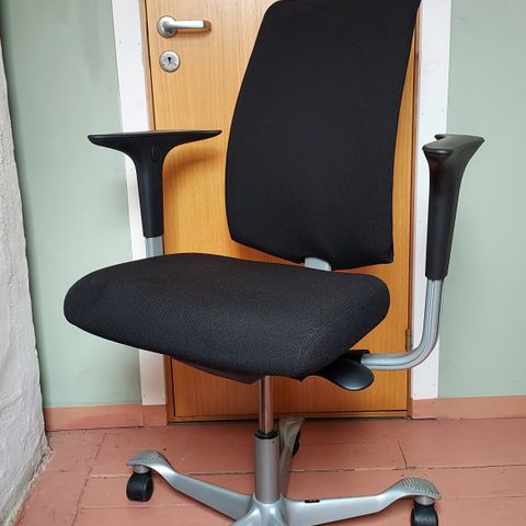 Håg H05 sort kontorstol med armlener