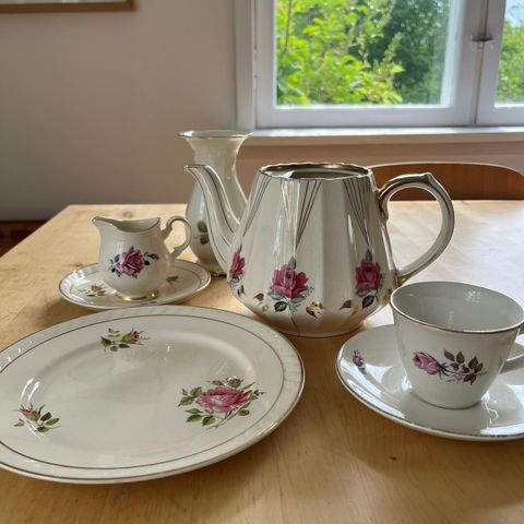 Mini-lot porselen  med rose-dekor (Stavangerflint, Egersund, Sadler, Rosenthal)