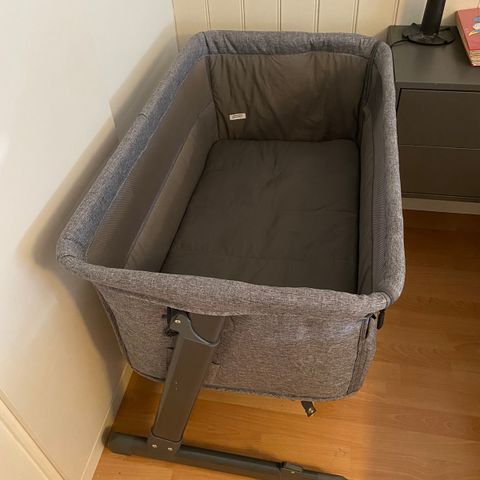 Yngri Tova bedside crib