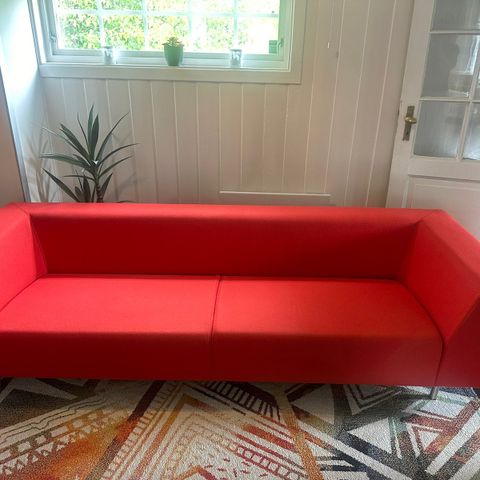 Rød Milano sofa fra Bolia