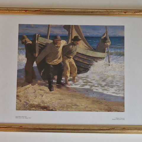 Båten settes i søen. Oscar Bjørck. Båten settes i sjøen. Pent bilde.