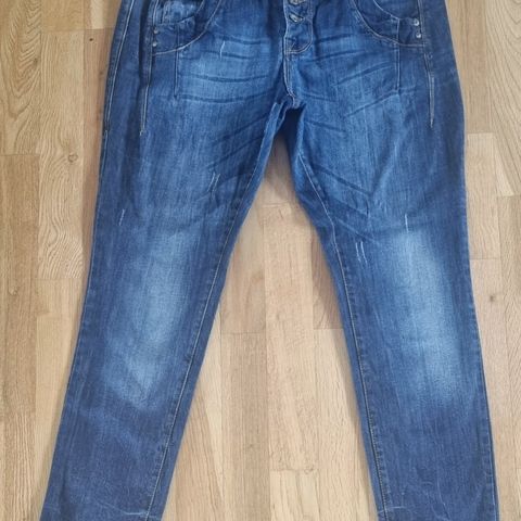 Jeans fra merket "Green house" i str. 40