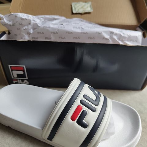 Fila slippers (2 par tilgjengelig)