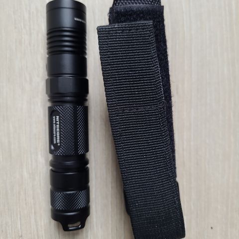 Nitecore p12 lommelykt