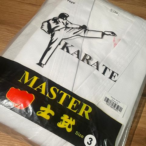 Helt ny karate drakt størrelse 3/160