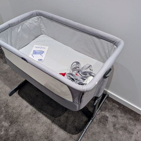 Chicco Next2Me Bedside Crib - pent brukt