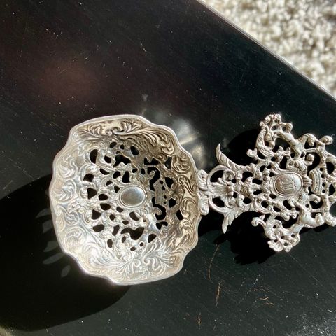 Antikk nøtteskje i sølv 12 cm