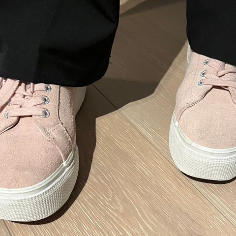 Superga lys rosa str 40 selges for 179,- kr