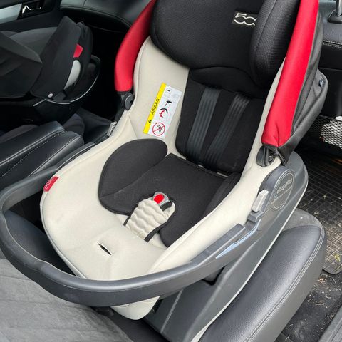 PegPerego bilstol for de minste med isofix base til bil.