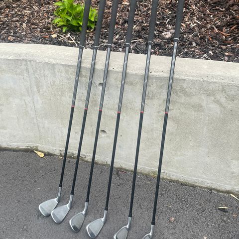 Pent brukt golf Cobra F-Max Superlite helsett selges