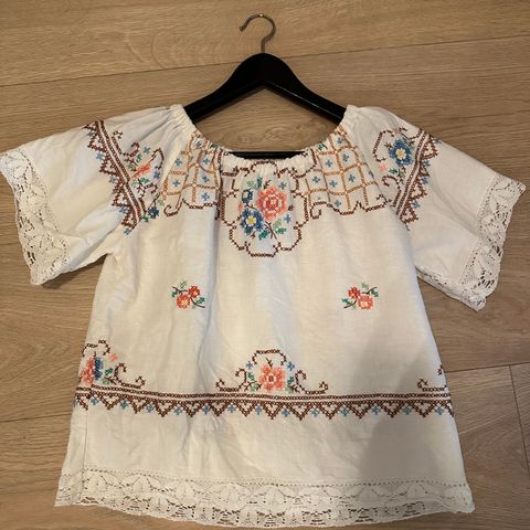 Redesign brodert bluse sydd av linduk