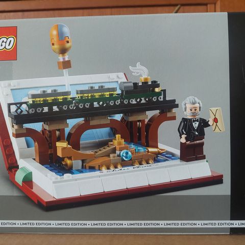 LEGO Tribute to Jules Verne's Books (40690)