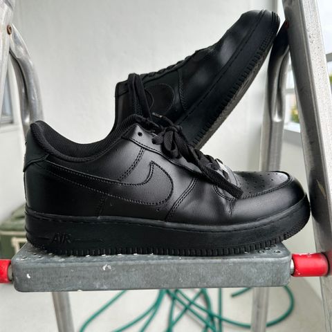 Nike Air Force 1 (str 41)