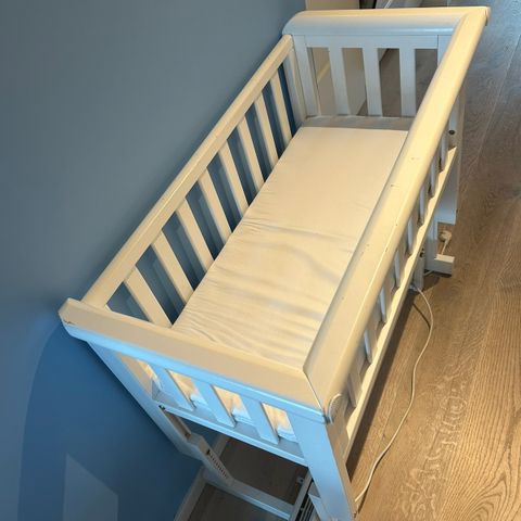 Troll Oslo bedside crib