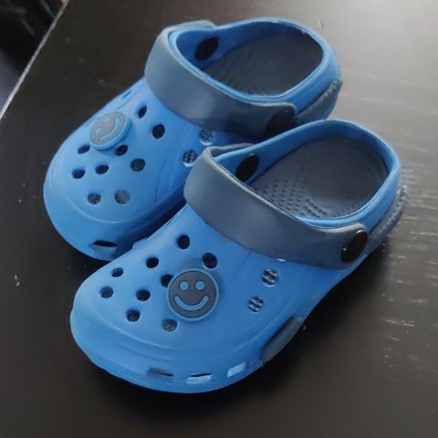 Pent brukte «crocs»