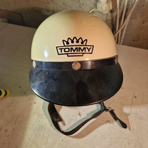 Tommy hjelm
