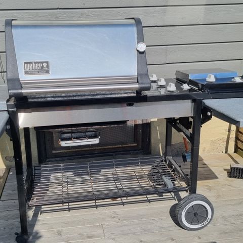 Weber Genesis Gold, gassgrill med tre bluss og sidebluss