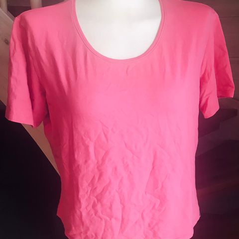 T-Shirt. TARA Design. Rosa. Str. XL (42)