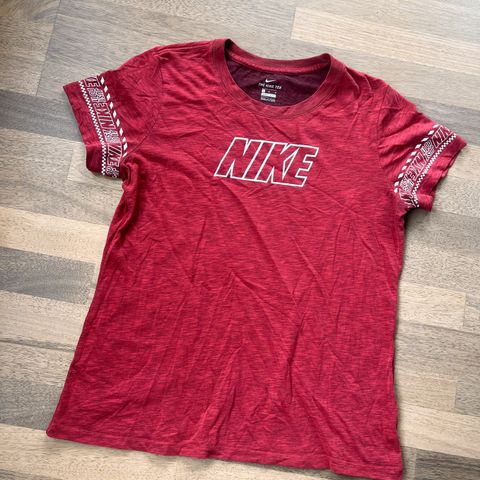 NIKE tee str. M