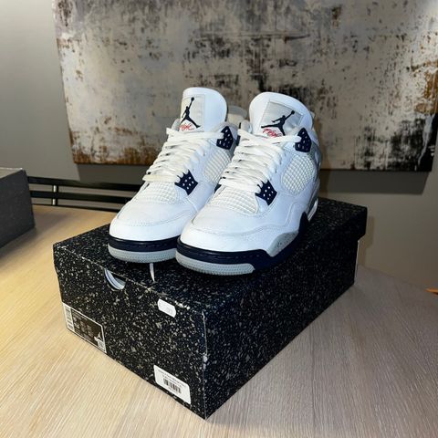 Air Jordan 4 Midnight Navy