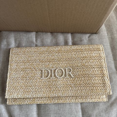 Dior clutch for sommeren - Årets hit!