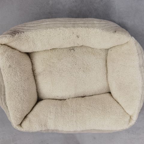 Hundeseng / dog bed for small dogs. 60x43cm