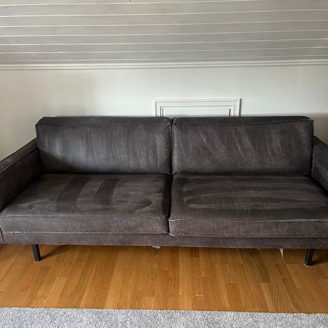 June 4 seters sofa fra Home and Cottage