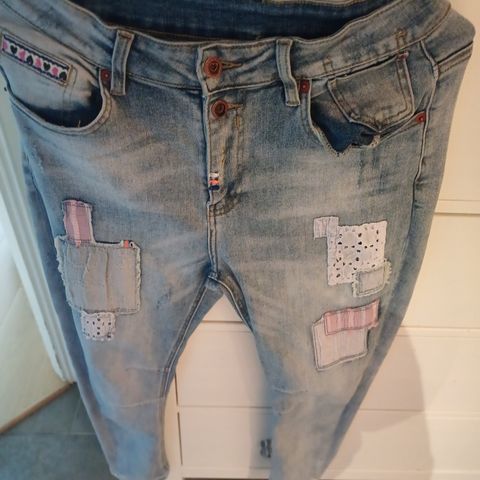 JEANS m/detaljer