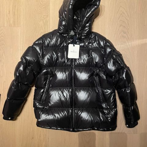 Moncler Ecrins (Size 6)