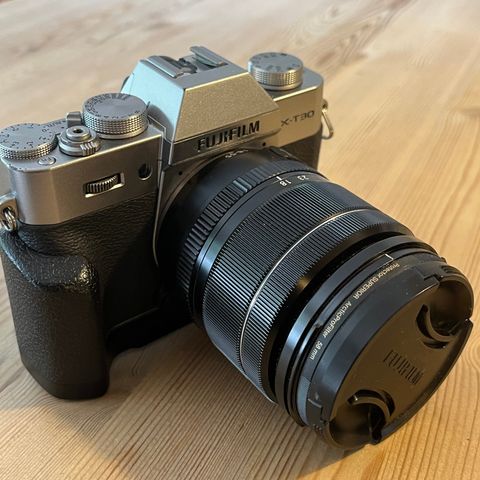 Fujifilm X-T30 med standard zoom Fujinon XF 18-55 mm f 2,8-4 OIS