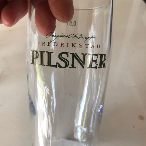 Ølglass Fredrikstad pilsner.