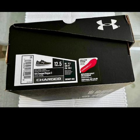 Helt nye og ubrukte Underarmour Charged Rogue 3