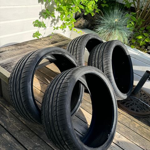 2x HELT NYE, 2x 235/30R20