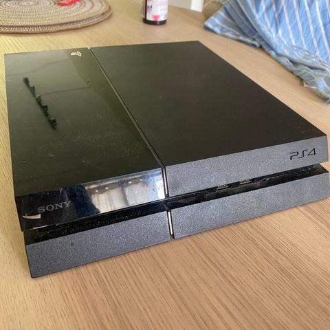 PS4 + 5 kontrollere + Diverse PS4 spill