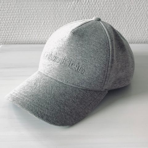 Calvin Klein grå caps 🤍 one size