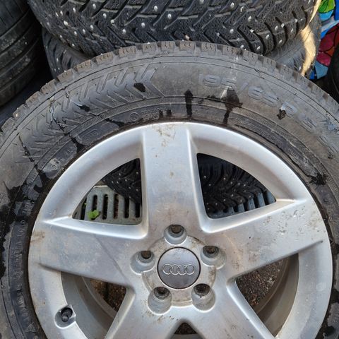 195/65R15  originale Audi vinterhjul med pigg 5x100