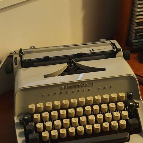 skrivemaskin til salgs scheidegger typomatic TMS