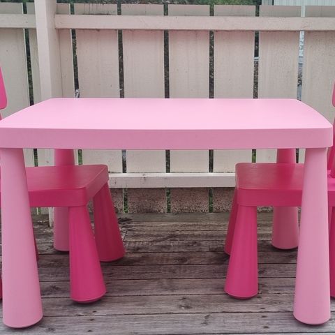 Billig brukt rosa  barnestoler og bord fra ikea