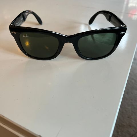 Rayban Wayfarer selges