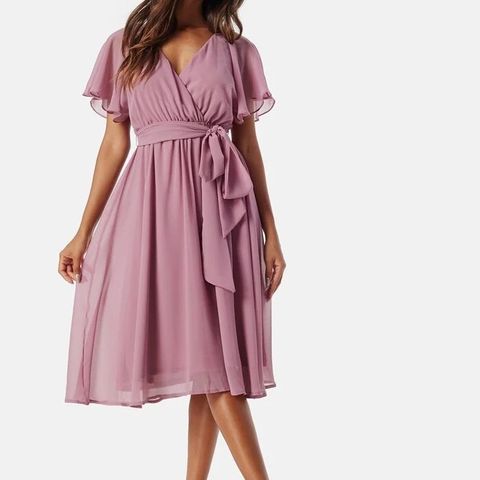 Flutter Chiffon Midi Dress  GODIVA  Ny kjole fra Bubbleroom