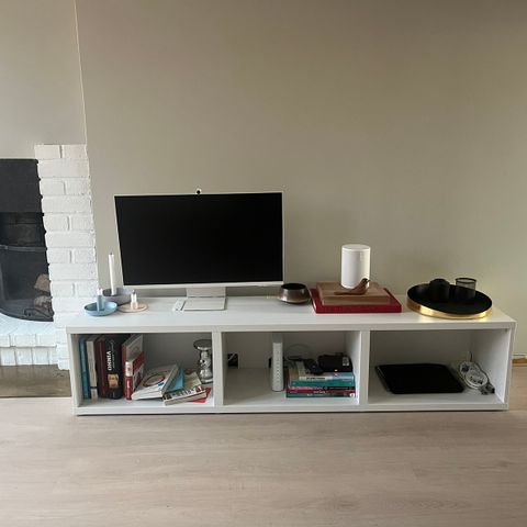 Tv-benk nesten ny fra IKEA