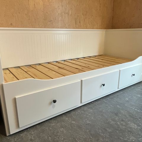 Ikea Hemnes Dagseng (Enkelt- / Dobbeltseng)