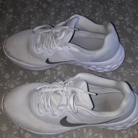 Nike strl 39