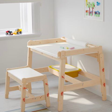 Flisat IKEA, skrivebord til barn - justerbar