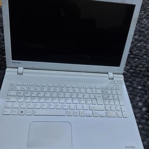 TOSHIBA  bærbar pc 1000 kr