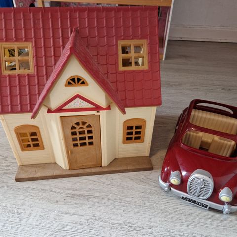 Sylvanian hus med bil og tilbehør